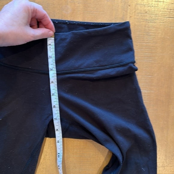 Lululemon capris black size 4 - Picture 7 of 9